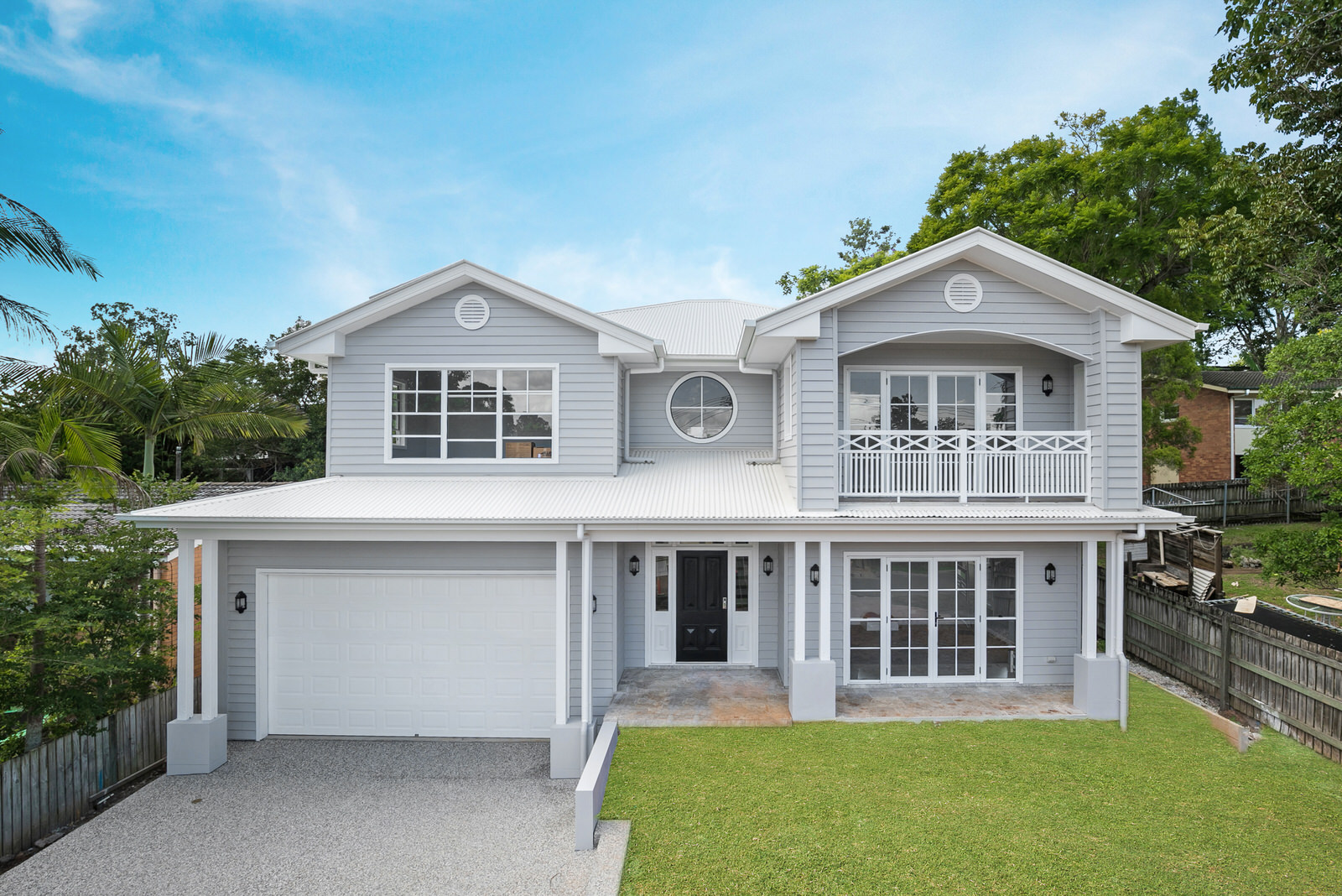 Front Facade – White with colonial bars