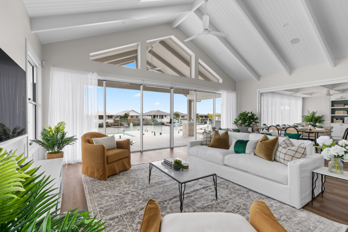 Signature bi parting Stacking – Raked windows above